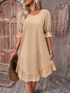 Shift-kleid - elegantes kleid für den sommer mit charmanten rüschendetails