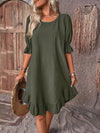 Shift-kleid - elegantes kleid für den sommer mit charmanten rüschendetails