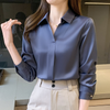 Satinbluse mit tiefem v-ausschnitt – elegante damenoberteil