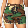 Hoch geschnittene camo shorts - trendige freizeitshorts für damen im sommer